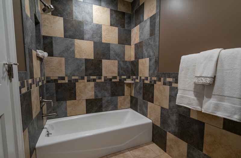 Hall Bathroom with Classic Tub